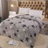 Pătură Cocolino cu blăniță 200x230 cm – moale, călduroasă și premium - Gri, model stele, PBC-054