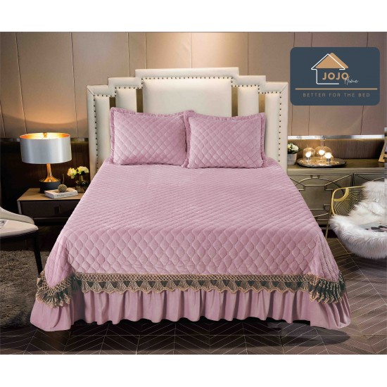 Cuvertura pat dublu, 3 piese, Catifea Matlasata cu Broderie Aurie, 250x270cm, Lila, CCB-016 Cuverturi catifea lux cu volane