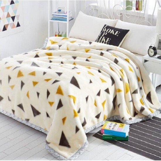 Patura Cocolino dubla si pufoasa perfecta pentru sezonul rece 200 x 230 cm, Crem, romburi, PCM-016 Paturi Cocolino 3,5 kg cu Model