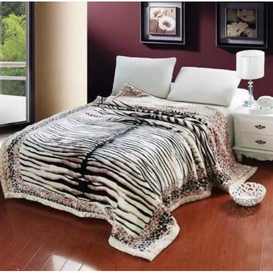 Patura Cocolino dubla si pufoasa perfecta pentru sezonul rece 200 x 230 cm, Crem-Bej, animal print, PCM-028 Paturi Cocolino 3,5 kg cu Model
