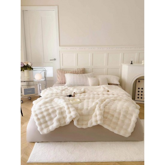 Patura CoCoLiNo Pufoasa din Blanita artificiala de iepure, 200x230 cm, Alb, PCI-012 Paturi Blanita Iepure