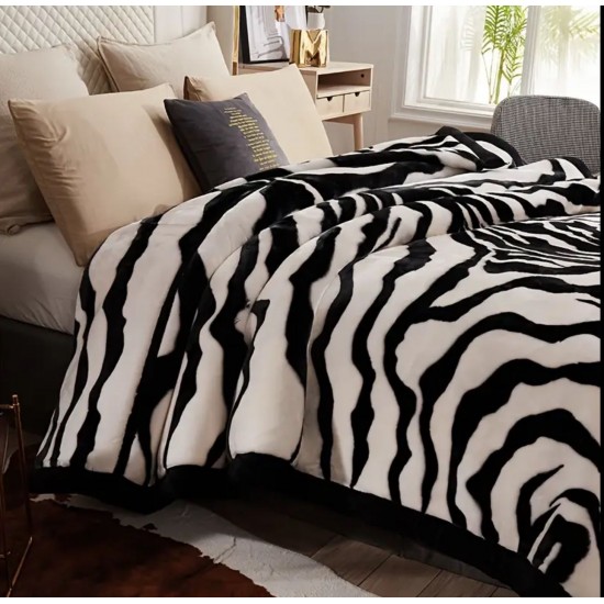 Patura Cocolino dubla si pufoasa perfecta pentru sezonul rece 200 x 230 cm, Negru-Alb, zebra, PCM-045 Paturi Cocolino 3,5 kg cu Model