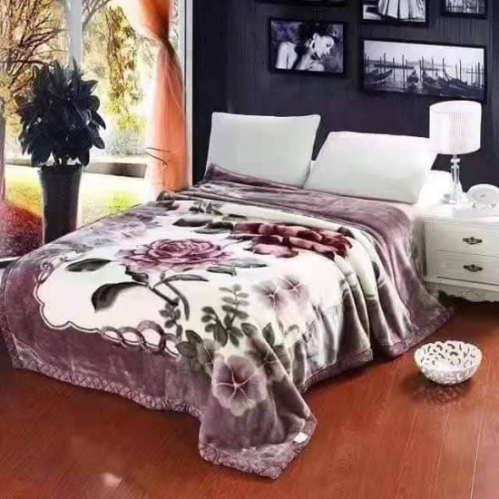 Patura Cocolino dubla si pufoasa perfecta pentru sezonul rece 200 x 230 cm, Crem-Lila, flori, PCM-026 Paturi Cocolino 3,5 kg cu Model