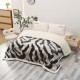 Pătură Cocolino cu blăniță 200x230 cm – moale, călduroasă și premium - Crem, model zebra, PBC-007 Paturi cu Blanita