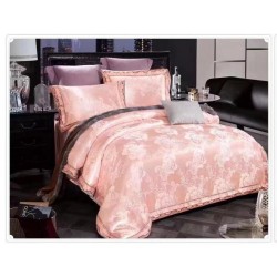 Set Lenjerie Pat Dublu 4 Piese – Satin Jacquard Roz Pudră cu Model Floral Elegant, LDJ-047