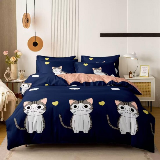 Set Lenjerie Pat Dublu Bumbac Satinat 4 Piese – Model Pisicuțe pe Fundal Albastru Închis, LDBS-324 3 lenjerii la 199 lei