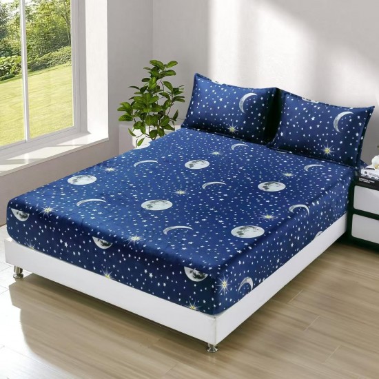 Cearșaf Cocolino cu Elastic 180x200 cm + 2 Fețe de Pernă – Model Albastru Noapte cu Stele și Lună, HC-035 Huse Cocolino