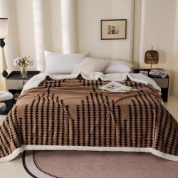 Pătură Cocolino cu Blăniță 200x230 cm – Model Brazi, Maro inchis, PCT-046