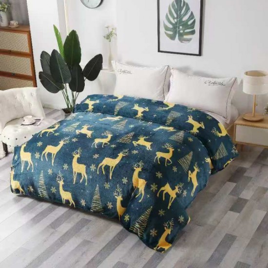 Pătură Cocolino 200x230 cm model reni și brazi – albastru cu galben, moale și călduroasă, PTC-001 Oricare 3 la 159 lei