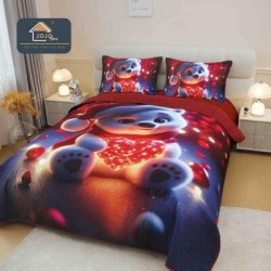 Cuvertură din Finet 220x240cm + 2 Fețe de Pernă – Model Ursuleț cu Inimioară Roșie, LTC-089