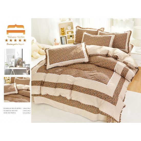Lenjerie de pat finet 4 piese pat dublu cu volănașe – Model Maro Elegant cu Carouri, LVF-013 Lenjerii Finet 4 piese cu Volanase