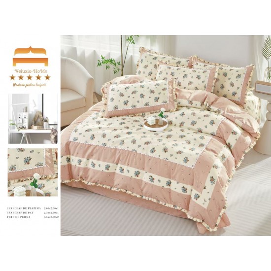 Lenjerie de pat finet 4 piese pat dublu cu volănașe – model floral crem cu roz pudră, elegantă și rafinată, LVF-003 Lenjerii Finet 4 piese cu Volanase