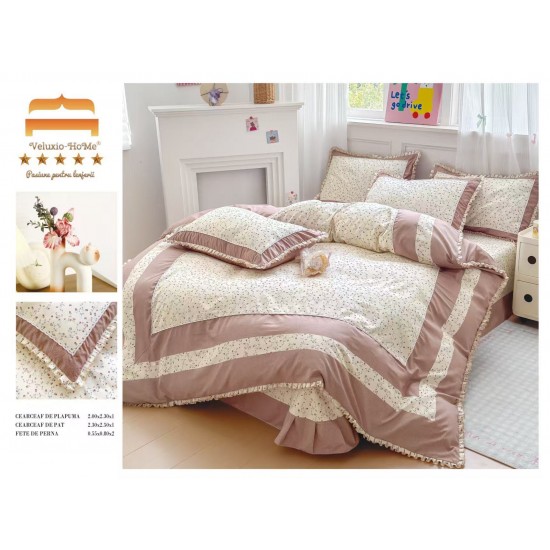Lenjerie de pat finet 4 piese pat dublu cu volănașe – model roz pastel cu imprimeu floral delicat, LVF-008 Lenjerii Finet 4 piese cu Volanase
