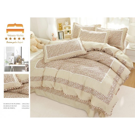 Lenjerie de pat finet 4 piese pat dublu cu volănașe – model bej floral elegant, LVF-012 Lenjerii Finet 4 piese cu Volanase