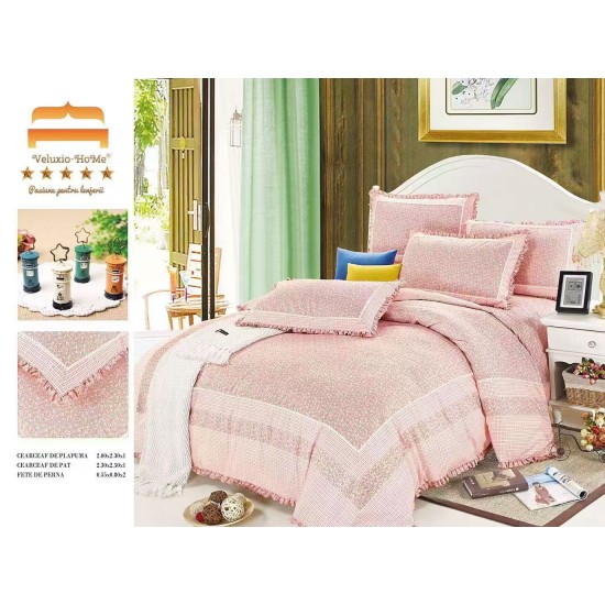 Lenjerie de pat finet 4 piese pat dublu cu volănașe – model roz elegant cu imprimeu floral, LVF-019 Lenjerii Finet 4 piese cu Volanase