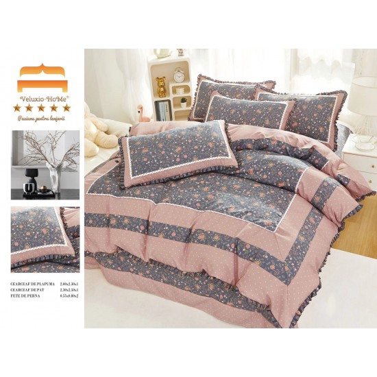 Lenjerie de pat finet 4 piese pat dublu cu volănașe – model floral elegant bleu și roz pudră, LVF-024 Lenjerii Finet 4 piese cu Volanase