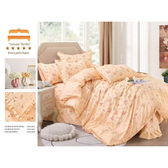 Lenjerie de pat finet 4 piese pat dublu cu volănașe – model floral bej pastel, LVF-027 Lenjerii Finet 4 piese cu Volanase