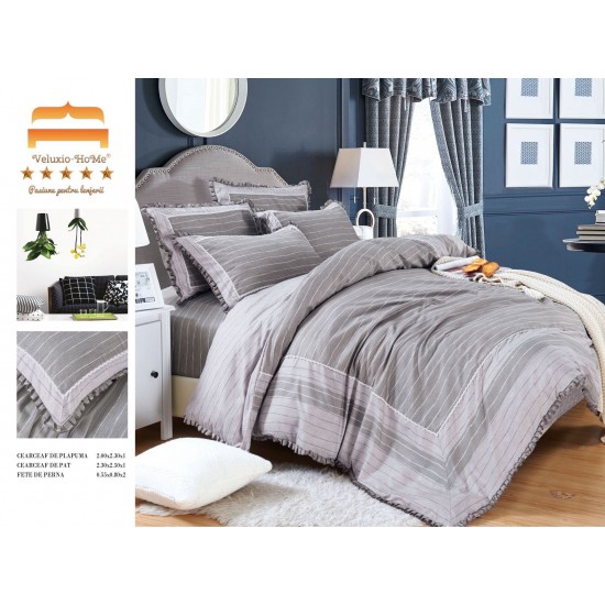 Lenjerie de pat finet 4 piese pat dublu cu volănașe – model gri elegant cu dungi fine, LVF-030 Lenjerii Finet 4 piese cu Volanase