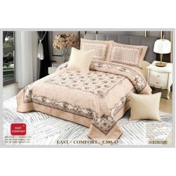 Set Cuvertură Catifea pentru Pat Dublu cu 4 Fețe de Pernă – Model Elegant Bej cu Detalii Florale, E300-20