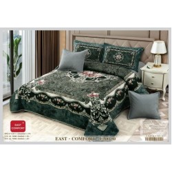 Set Cuvertură Catifea Pat Dublu cu 4 Fețe de Pernă – Model Elegant Verde Închis cu Detalii Florale, E300-22