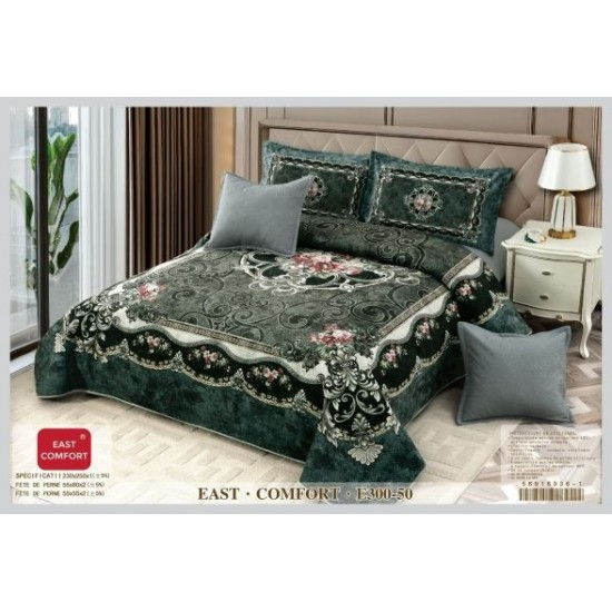 Set Cuvertură Catifea Pat Dublu cu 4 Fețe de Pernă – Model Elegant Verde Închis cu Detalii Florale, E300-22 Cuverturi Catifea 5 piese