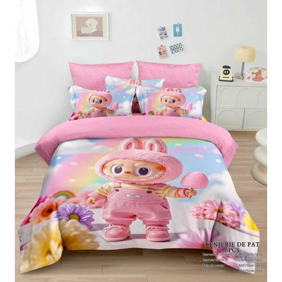 Lenjerie pat dublu 6 piese finet cu elastic – model Labubu roz colorat, LCC-060 Lenjerii Pentru Copii cu Desene Animate - Finet 6 piese