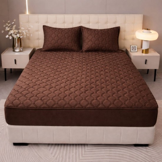 Husă / Topper Saltea 160x200 cm cu Elastic + 2 Fețe de Pernă – Model Matlasat Elegant, Maro inchis, HTC-013 Husa/Topper cu ELASTIC 160-200 cm