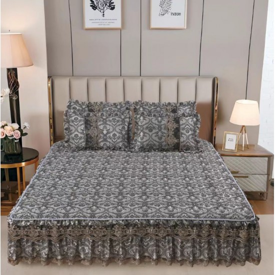 Cuvertură Pat Dublu din Catifea cu Dantelă 3 Piese – 230x250 cm + 2 Fețe de Pernă, Model Gri, CCB-003 Cuverturi Catifea cu Volane si Dantela
