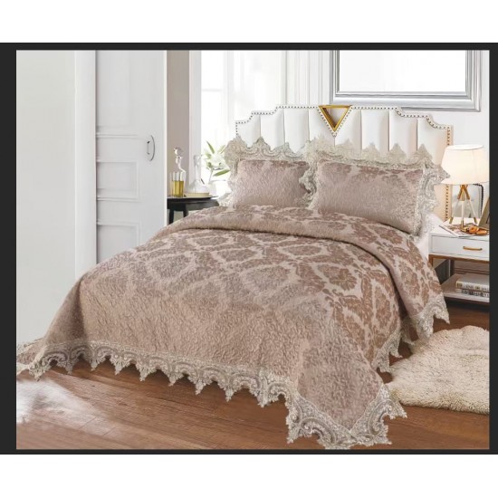 Cuvertură Pat Dublu din Catifea cu Dantelă 3 Piese – 230x250 cm + 2 Fețe de Pernă, Model Bej, CCB-011 Cuverturi Catifea cu Volane si Dantela