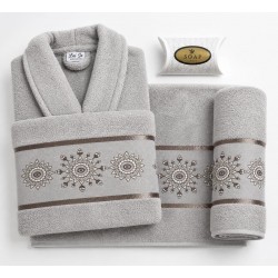 Set Halat de Baie + Prosoape 4 Piese din Bumbac 100% – Model Gri Deschis Elegant Lui Sa Home Collection, HBC-021