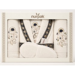 Set Cadou Baie 7 Piese – Halat de Baie și Prosoape din Bumbac 100% Crem cu Broderie Albastră, HBC-023