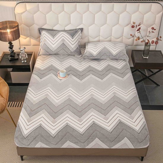 Cearșaf cu Elastic Cocolino 180x200x25 cm + 2 Fețe de Pernă 50x70 cm – Model Zig-Zag Gri, HCM-001 Huse Cocolino