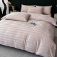 Lenjerie de Pat Damasc Premium, 6 Piese, 100% Bumbac, Cearșaf cu Elastic, Bej Deschis, LDS-045 Lenjerii Damasc 6 piese cu Cearsaf cu ELASTIC