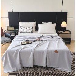 Pătură Fleece 200x230 cm Gri Deschis – Pătură Pufoasă și Călduroasă pentru Pat Dublu, PCS-001
