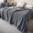 Pătură Pufoasă Cocolino Raiată 200x230 cm Gri Inchis– Catifelată și Confortabilă pentru Pat Dublu, PGC-001