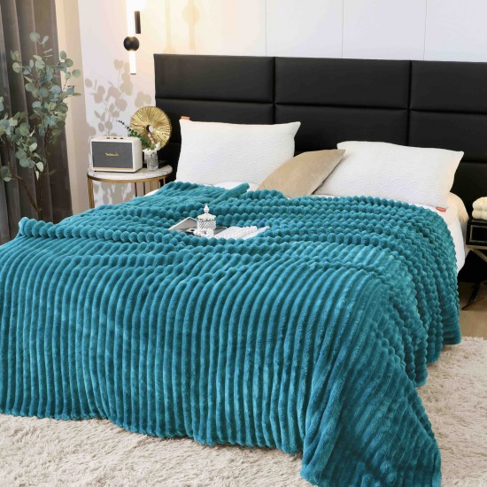 Pătură Pufoasă Cocolino Raiată 200x230 cm Turcoaz – Catifelată, Moale și Elegantă, PGC-015 Paturi Cocolino Grofate