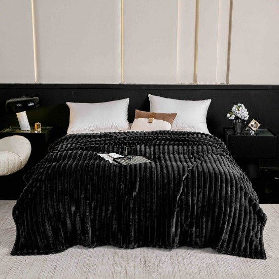 Pătură Pufoasă Cocolino Raiată 200x230 cm Negru – Catifelată și Confortabilă pentru Pat Dublu, PGC-005 Paturi Cocolino Grofate