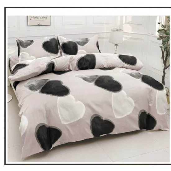 Set Pilotă Matlasată 185x230 cm + Cearșaf cu Elastic 180x200 cm + 2 Fețe de Pernă 50x70 cm – Inimi Alb-Negru, PPL-035 Pilote Matlasate