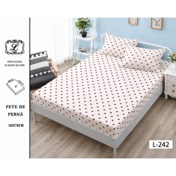 Cearșaf cu Elastic Bumbac Satinat 180x200 cm + 2 Fețe de Pernă – Model Inimioare Bordo pe Fundal Alb, OHT-121