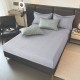 Lenjerie de Pat Dublu LUX 6 Piese din Finet cu Cearșaf cu Elastic – Model Geometric Verde Salvie și Gri, LPL-032 Lenjerii Finet premium  lux cu elastic