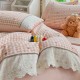 Lenjerie de Pat Premium 4 Piese, Bumbac 100%, cu Volănașe din Dantelă,Cearceaf Roz - Bej, LBB-008 Lenjerii 100% Bumbac