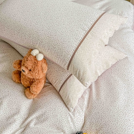 Lenjerie de Pat Premium 4 Piese, Bumbac 100%, cu Volănașe din Dantelă,Cearceaf Crem - Roz, LBB-010 Lenjerii 100% Bumbac