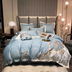 Lenjerie de Pat Premium Satin Deluxe cu Broderie Elegantă, Bumbac 100%, 4 Piese, Bleu Floral Baroc, LBB-027