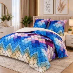 Pilotă Cocolino cu Blăniță 200×230 cm + 2 Fețe de Pernă 50×70 cm – Model Solzi Multicolor Albastru-Mov, PDC-060