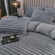 Lenjerie de Pat Premium JOJO Home, 4 Piese, Blăniță Artificială Tip Iepure, Cearșaf cu Elastic – Gri Inchis, LJH-005 Lenjerii Blanita Iepure