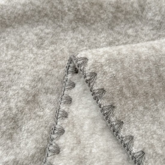 Șal Multifuncțional Jojo Home din Cașmir Artificial 100x140 cm cu Capse – Șal și Pătură 2 în 1, Gri Deschis, PJC-005 Paturi cu Margine