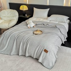 Pătură Jojo Home din Cașmir Artificial 200x230 cm – Moale, Pufoasă și Călduroasă, Gri Deschis, PJC-011