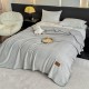 Pătură Jojo Home din Cașmir Artificial 200x230 cm – Moale, Pufoasă și Călduroasă, Gri Deschis, PJC-011 Paturi cu Margine