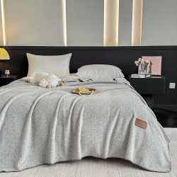 Pătură Jojo Home din Cașmir Artificial 200x230 cm – Moale, Pufoasă și Călduroasă, Gri Deschis, PJC-011