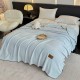 Pătură Jojo Home din Cașmir Artificial 200x230 cm – Moale, Pufoasă și Călduroasă, Albastru Deschis, PJC-013 Paturi cu Margine